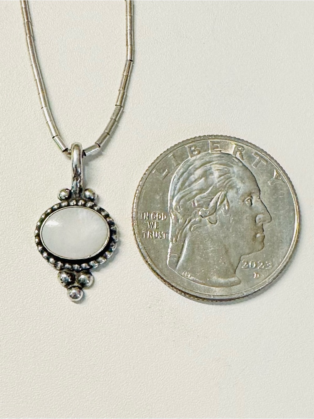 Native American Sterling ‘Liquid Silver’ Mother of Pearl Necklace - Picture 8 of 9